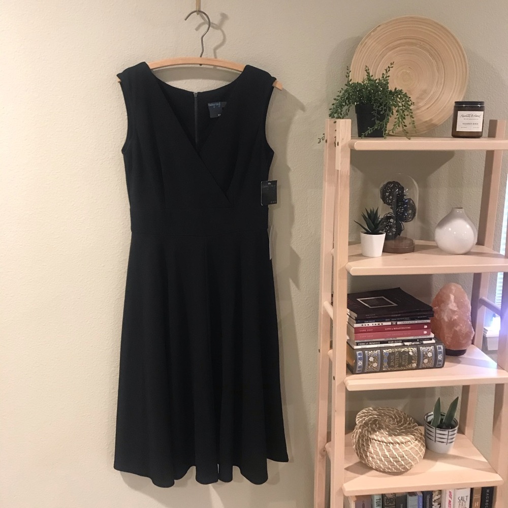 🎉 Gabby Skye Sleeveless A-Line Black Dress